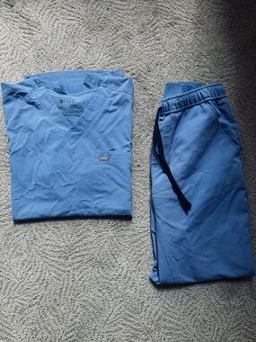 Figs Ceil Blue Leon scrub set